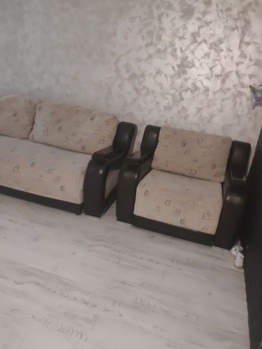 Canapea extensibila și fotoliu