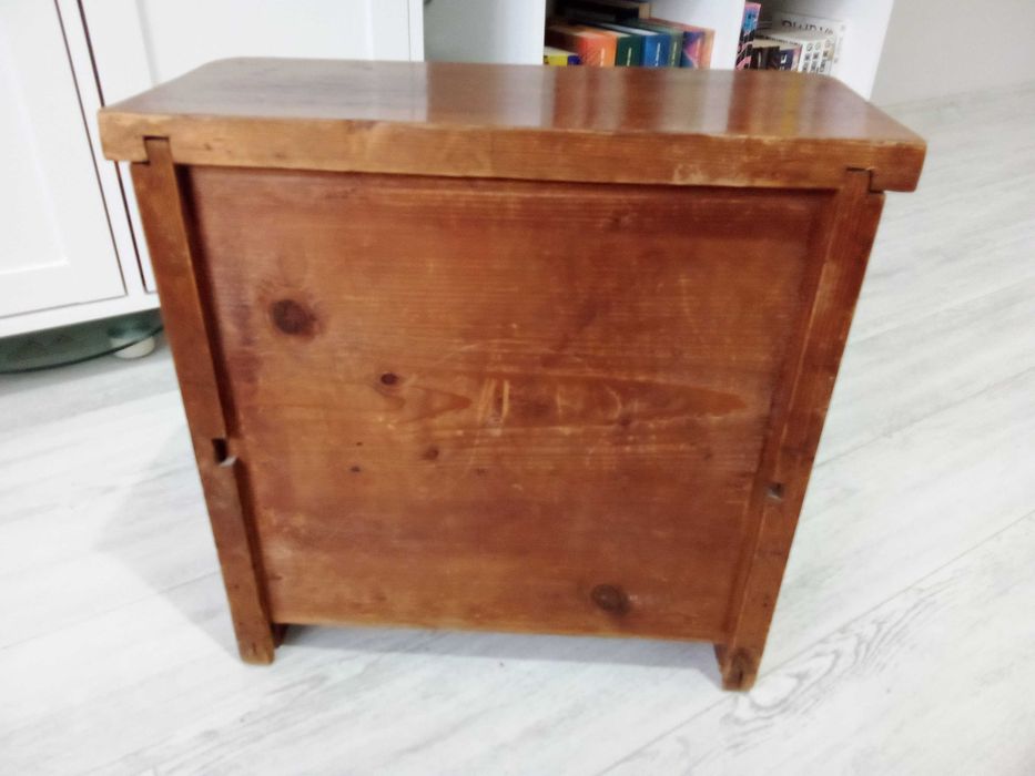 Стар шкаф,тоалетка