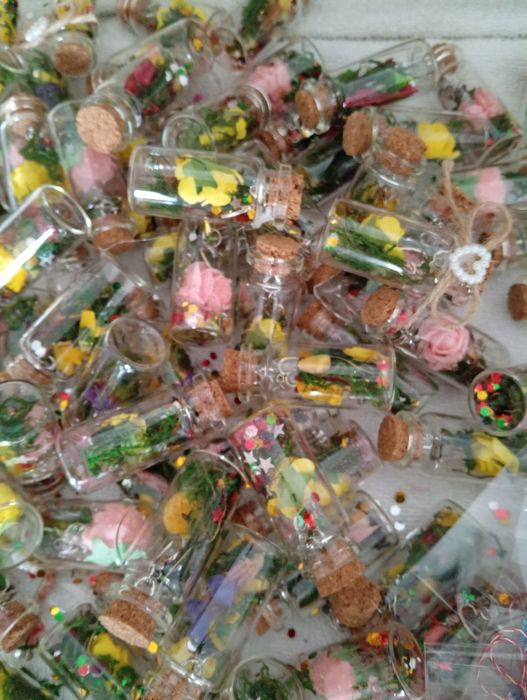 Vand martisoare 300 bucăți