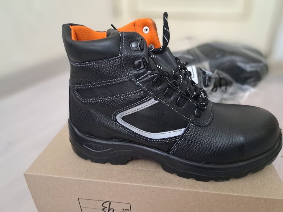 Продается спецовка и ботинки