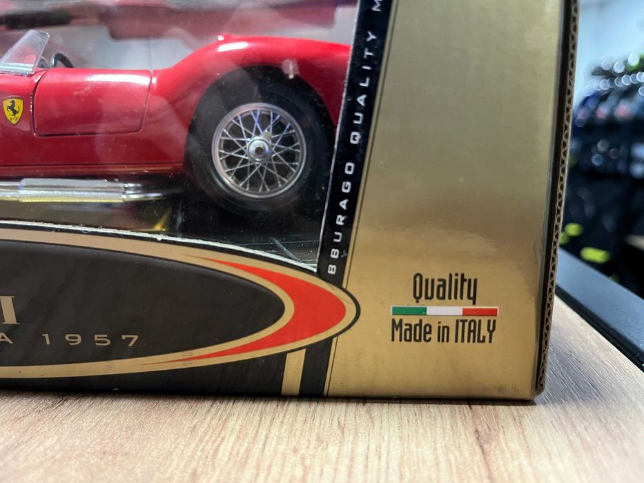 BBURAGO метална колекционерски модел FERARRI 250 TESTAROSSA 1:18