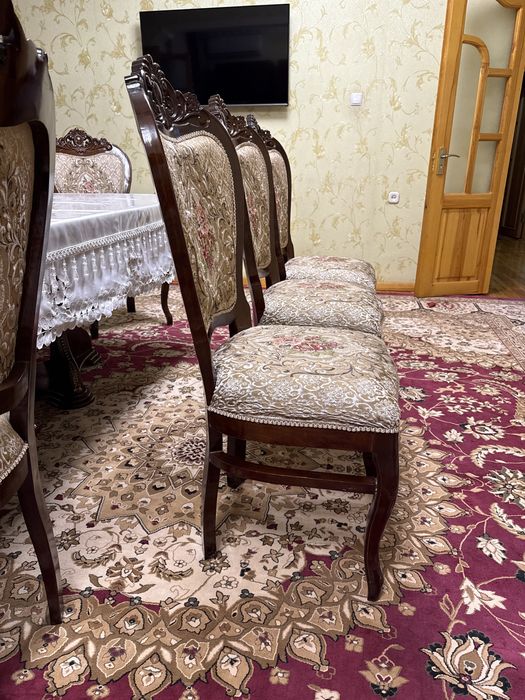 Продаю Б/У стулья деревянные из ореха
