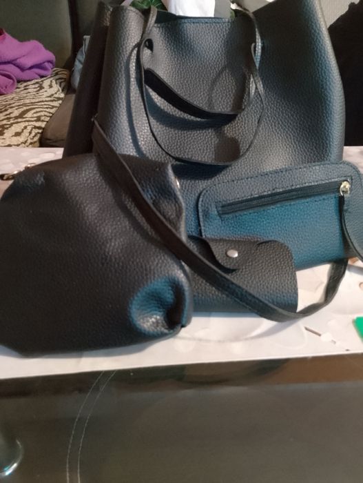 Ранички на Guess,Комплект 4 части-чанта,2 несесерчета,портмоне