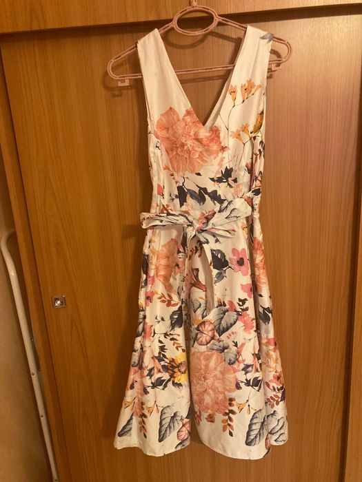 Rochie alba cu flori