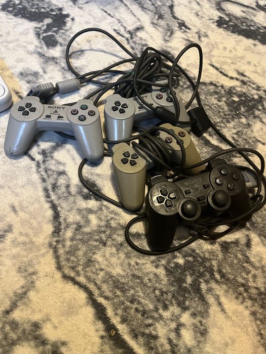 Ps1 slim ,четири джойстика ,разклонител за запалки