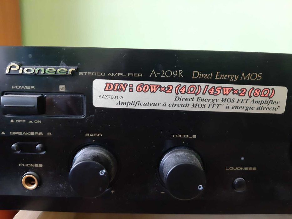 Усилвател Pioneer A-209R и две тонколони