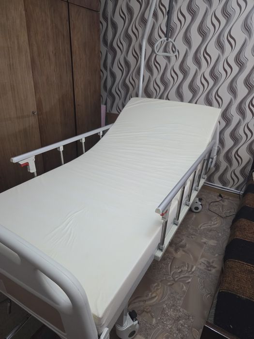 Болнично легло механично и матрак