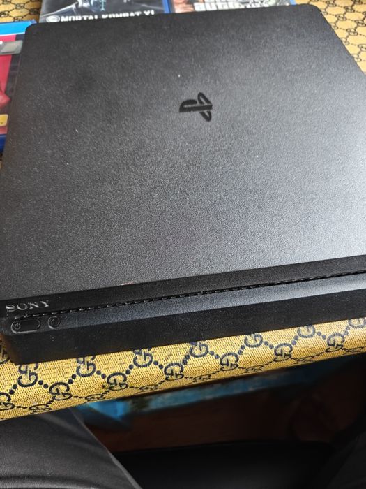 PlayStation 4 slim 1tb