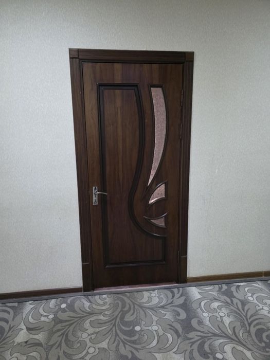 двери из материала шпон в хорошем состоянии