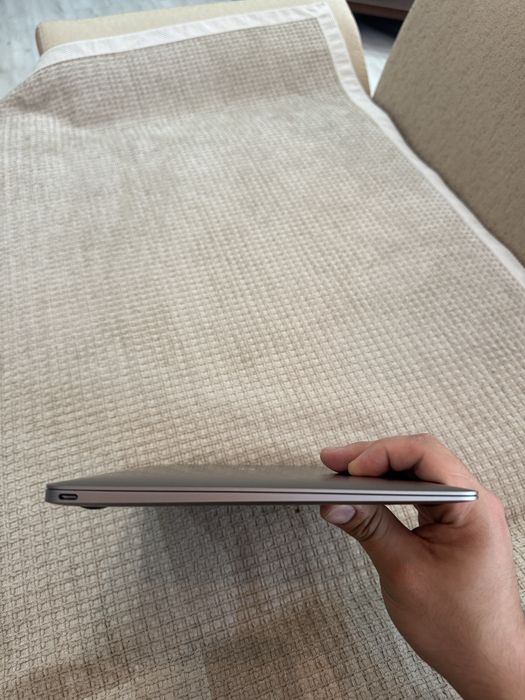 Продам Macbook 12" 2017 в идеальном состоянии