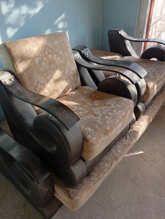 Мебел диван кресло сотилади