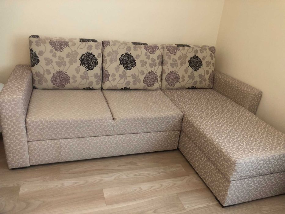 Canapea extensibila cu spatiu de dormit si lada
