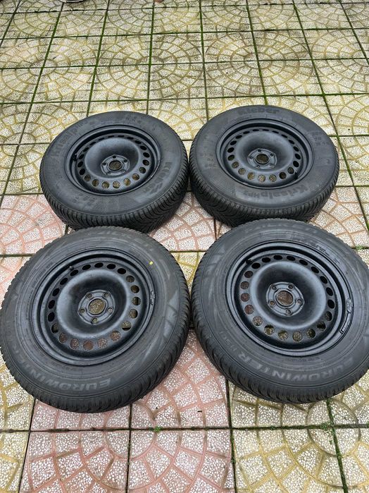 Vand cauciucuri de iarna cu jante 205/70 R16 An 2023
