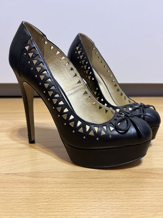 Обувки на висок ток Buffalo