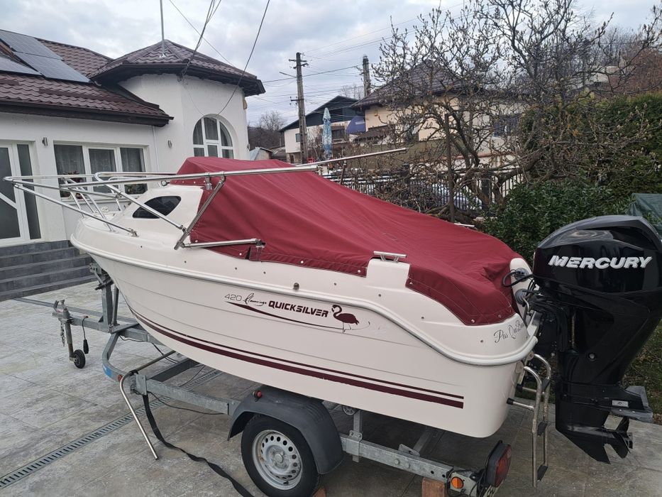 Quicksilver 420 cabin