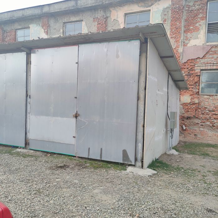 Închiriez convenabil spatiu comercial