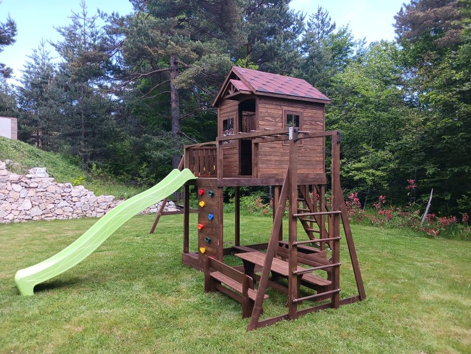 Детски пързалки. Катерушки и къщички