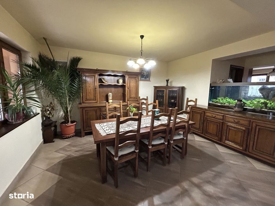 Vand vila deosebiata, in Subcetate, P+E+D,st.1.000 mp,sc.332 mp.