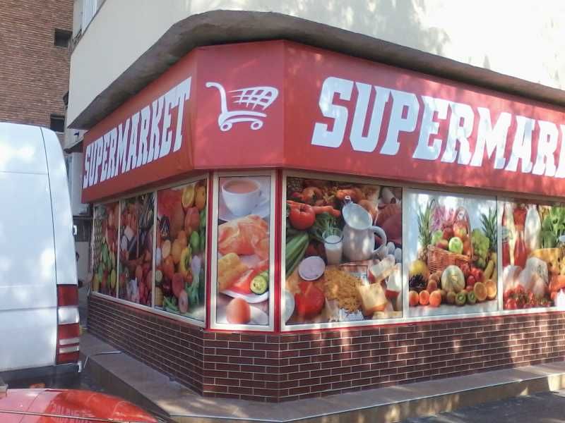 Personalizare si colantare vitrine MAGAZINE si Spatii COMERCIALE!