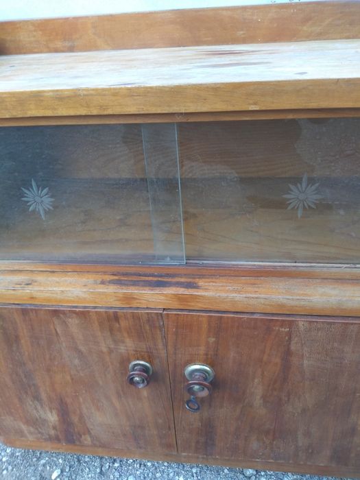 Ретро  шкаф ,стъклена витрина .