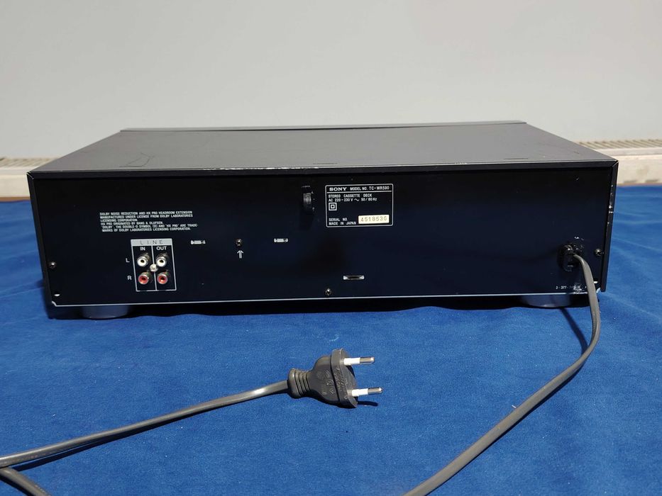 SONY TC-WR590 Stereo Cassette Deck are curelele rupte.