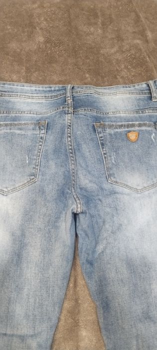 Женские джинсы р33