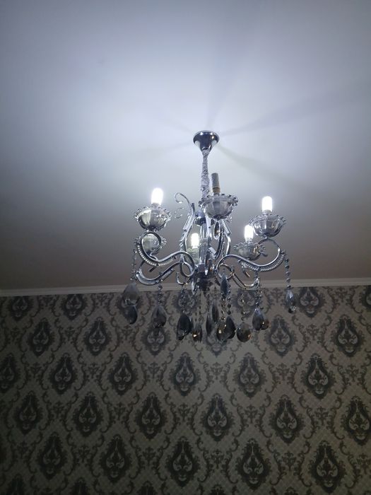 Люстра сотилади. Холати яхши.