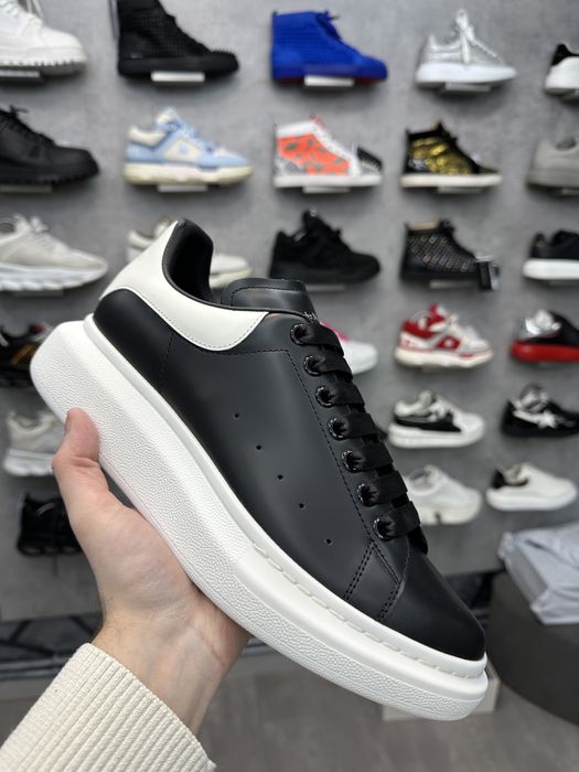 Alexander Mcqueen Black and White Autentic