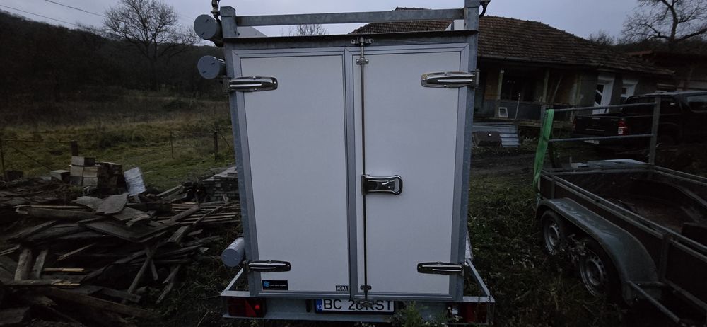 Vând remorcă dublu ax carosată