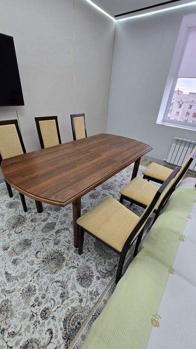Продаётся стол и стулья