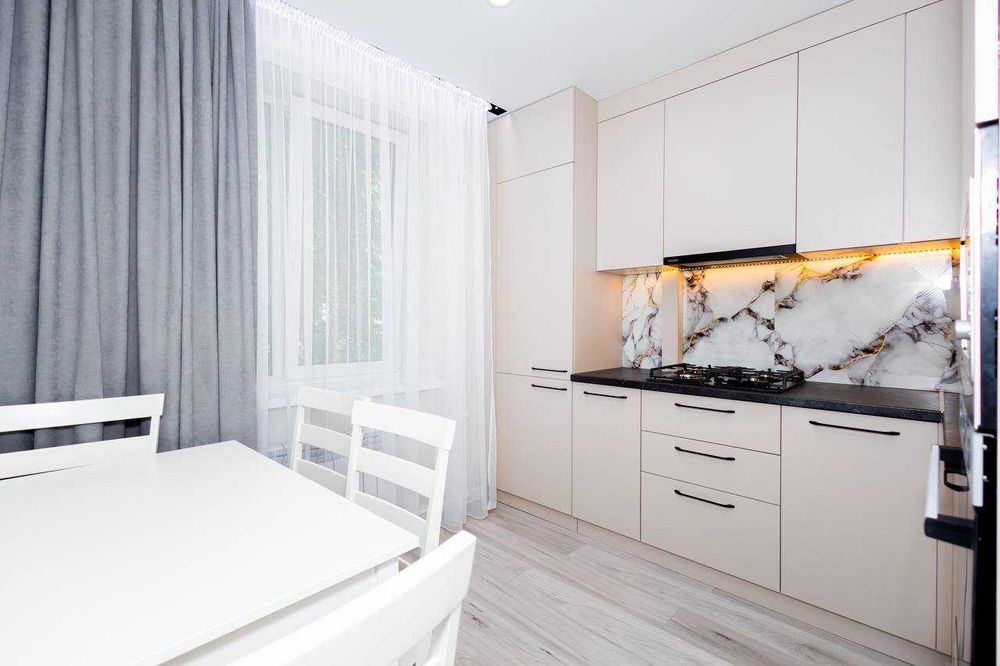 Дава се под наем Тристаен апартамент в Пловдив, Каменица 1 - 95 кв.м за 433.5 € - Снимка #3