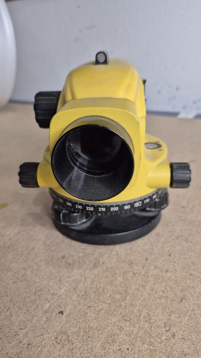 Нивелир Leica Jogger 28