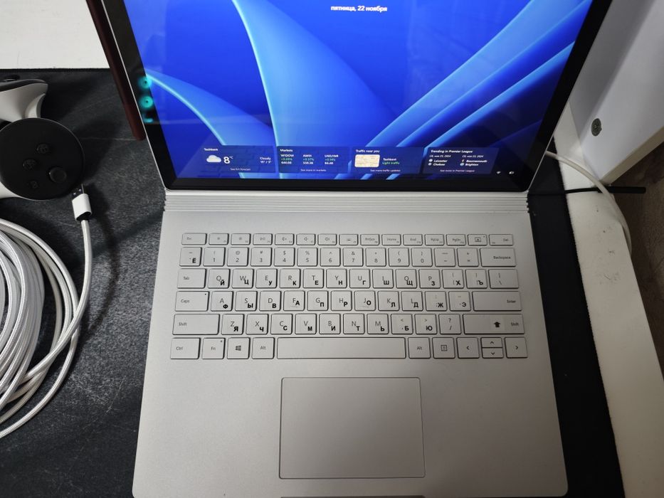 Microsoft surface book 2 i5 8350u  (2v 1)