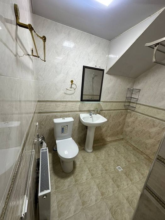 2 etaj 5 xonali uy sotiladi