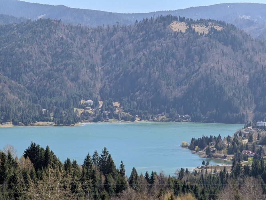 Teren Panoramic cu vedere spre lacul Colibita
