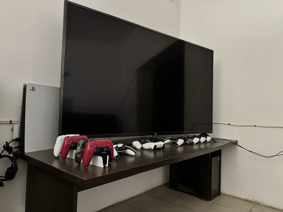 Ps5 и телевизор и джостик