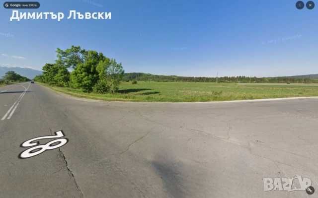 Парцел, разположен на главен път I-82 София – Самоков – Боровец.