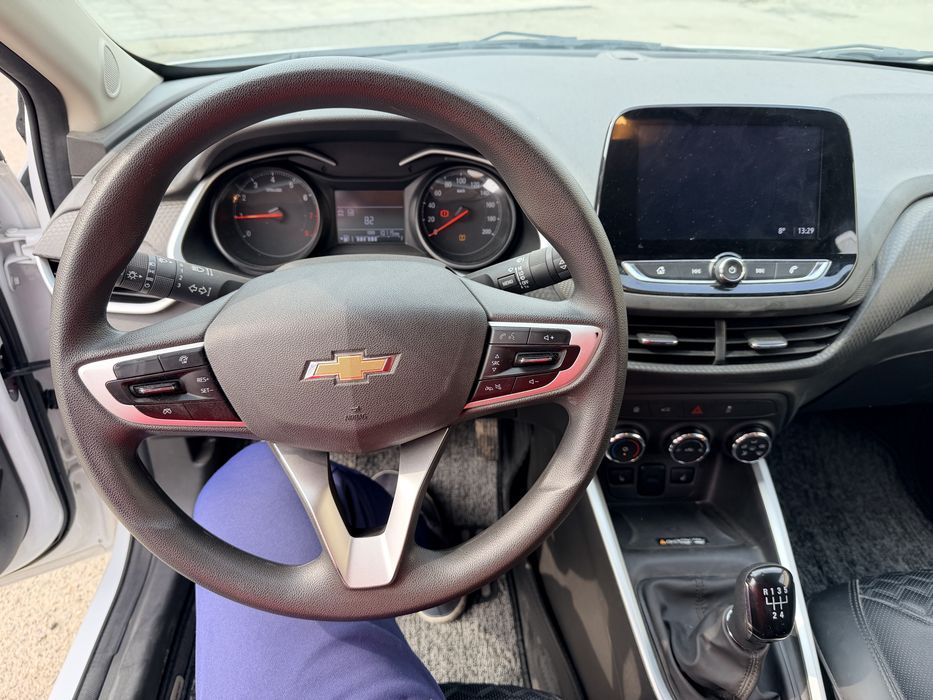 Chevrolet Onix .kraskasi polniy rodnoy ideal holat 10000 rodnoy probeg