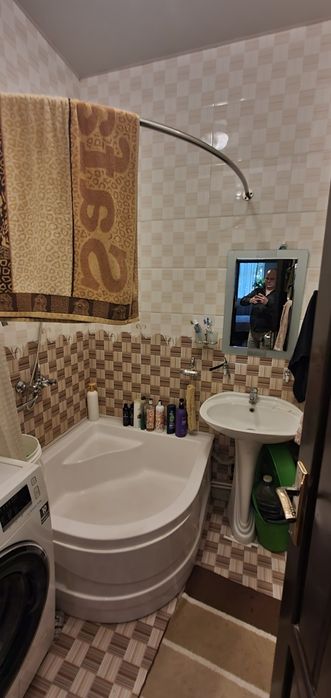 Продаётся 3 комнатная квартира М.Улугбекский Район Массив Феруза