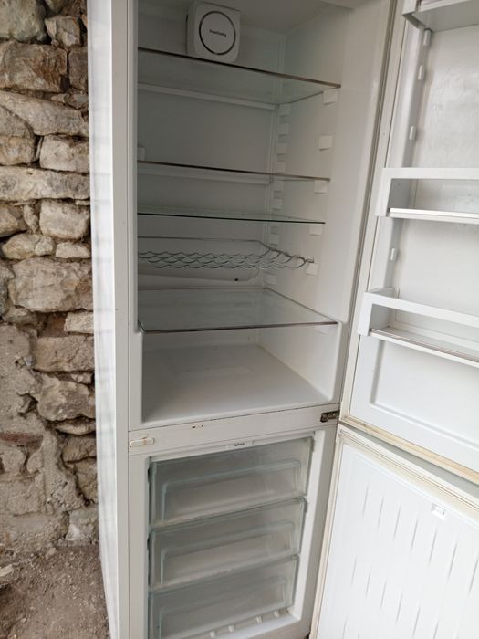 Продавам Хладилник liebherr