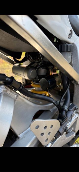 Vând Yamaha R6, an fabricație 2003, în stare foarte bună, întreținută cu grijă.