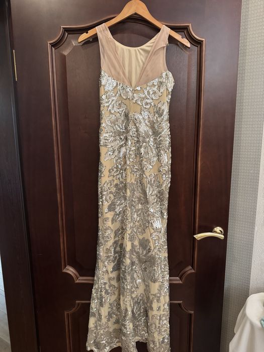 Вечерное нарядное платье