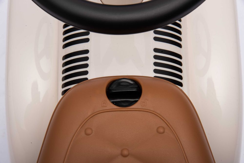 Masinuta premergator fara pedale Kinderauto Retro Baby Car White