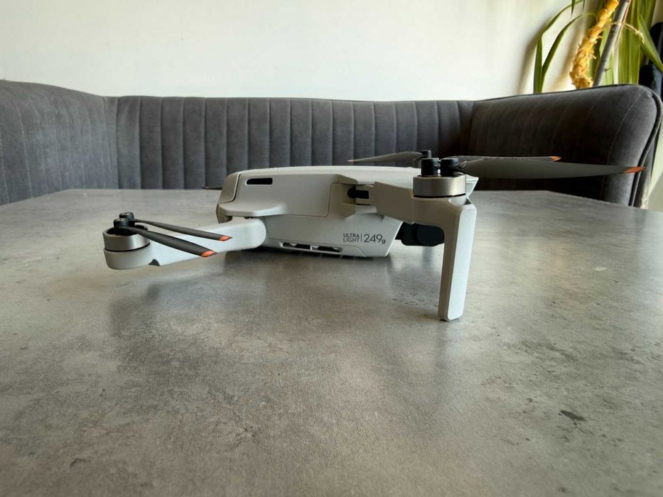 Дрон DJI Mini 2 Fly More Combo - Пълен комплект