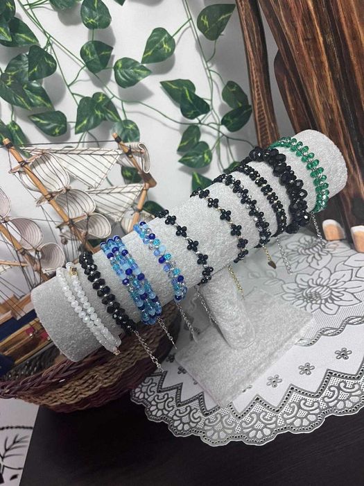 Гривни от маниста