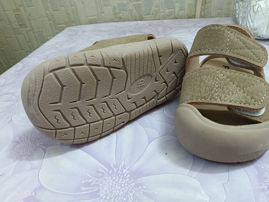 Продам детскую обувь