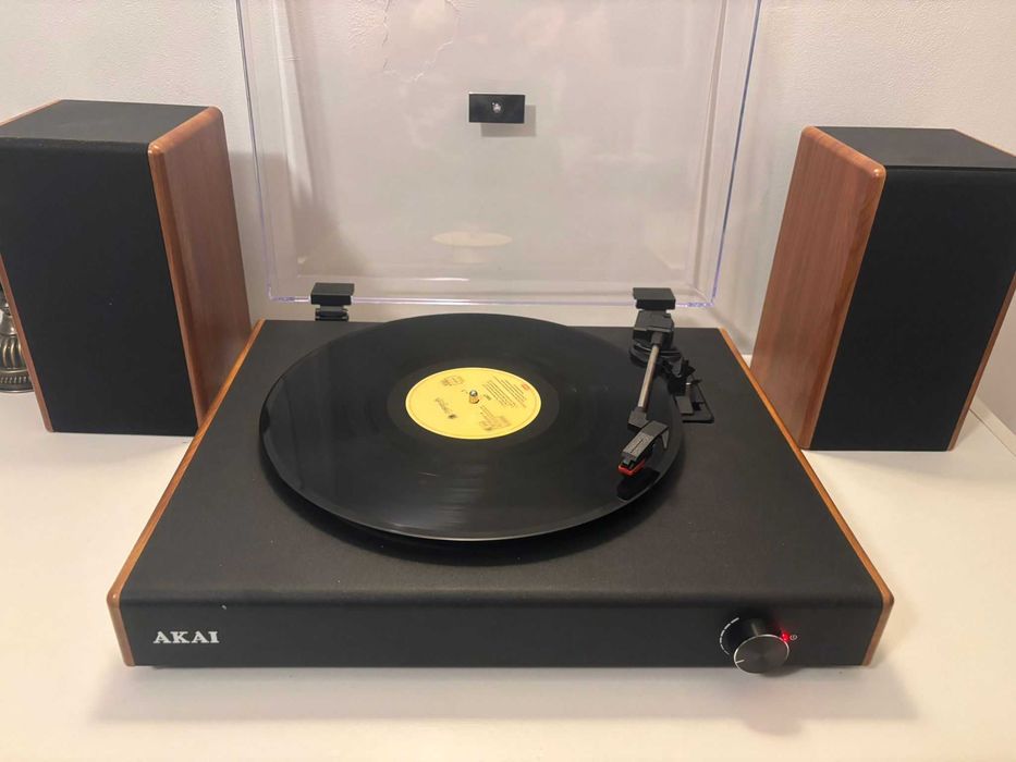 Sistem pick-up cu boxe AKAI ATT 240SP