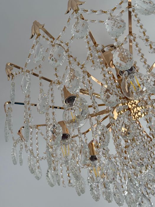 Люстра в гостиную очень красивая