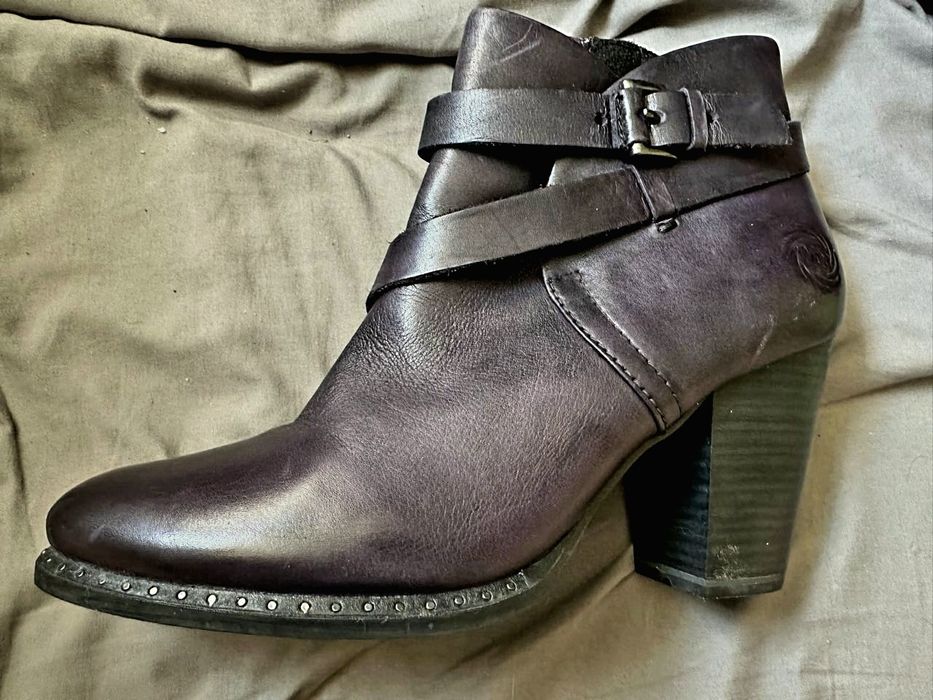 Продам женские ботилтоны! Недорого!