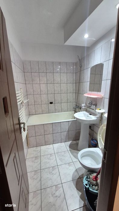 Bd. Bucuresti garsoniera de inchiriat etaj 2 mobilata si utilata